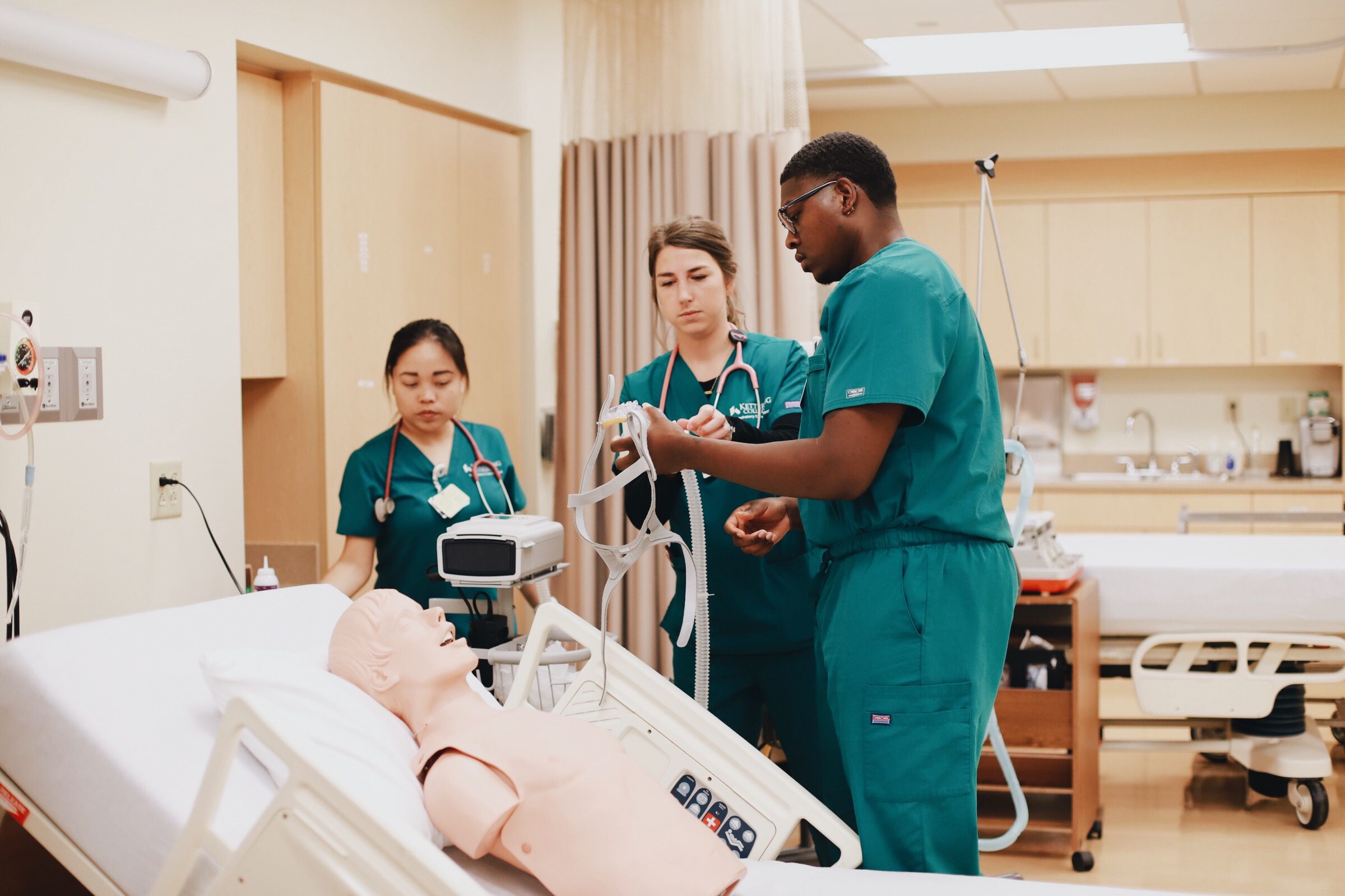 respiratory care students practice in their lab